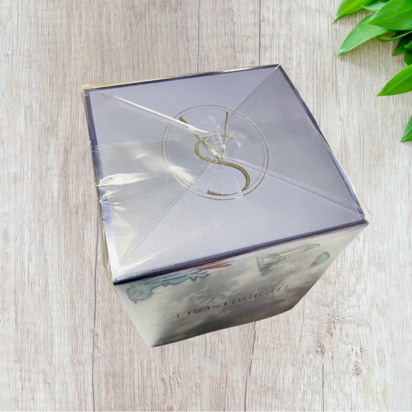 Victoria’s Secret FROSTBRIGHT Scented Candle - Picture 2 of 4